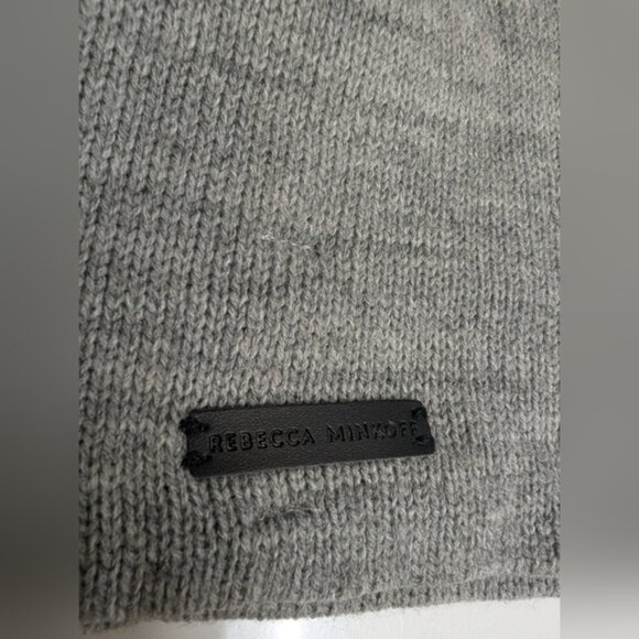 Rebecca Minkoff Womens Star Patch Sequin Beanie Heather Grey Winter Hat - Picture 3 of 8